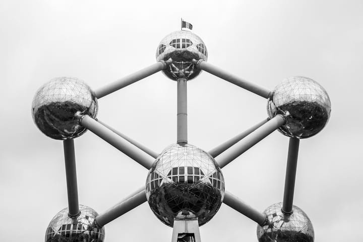 European leaders discussing AI policy at a conference, highlighting collaboration and innovation in technology regulation.